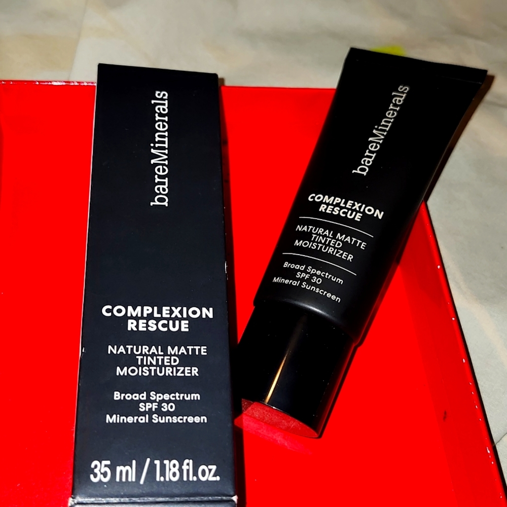 Bareminerals Complexion Rescue natural tinted moisturizer in Cedar.